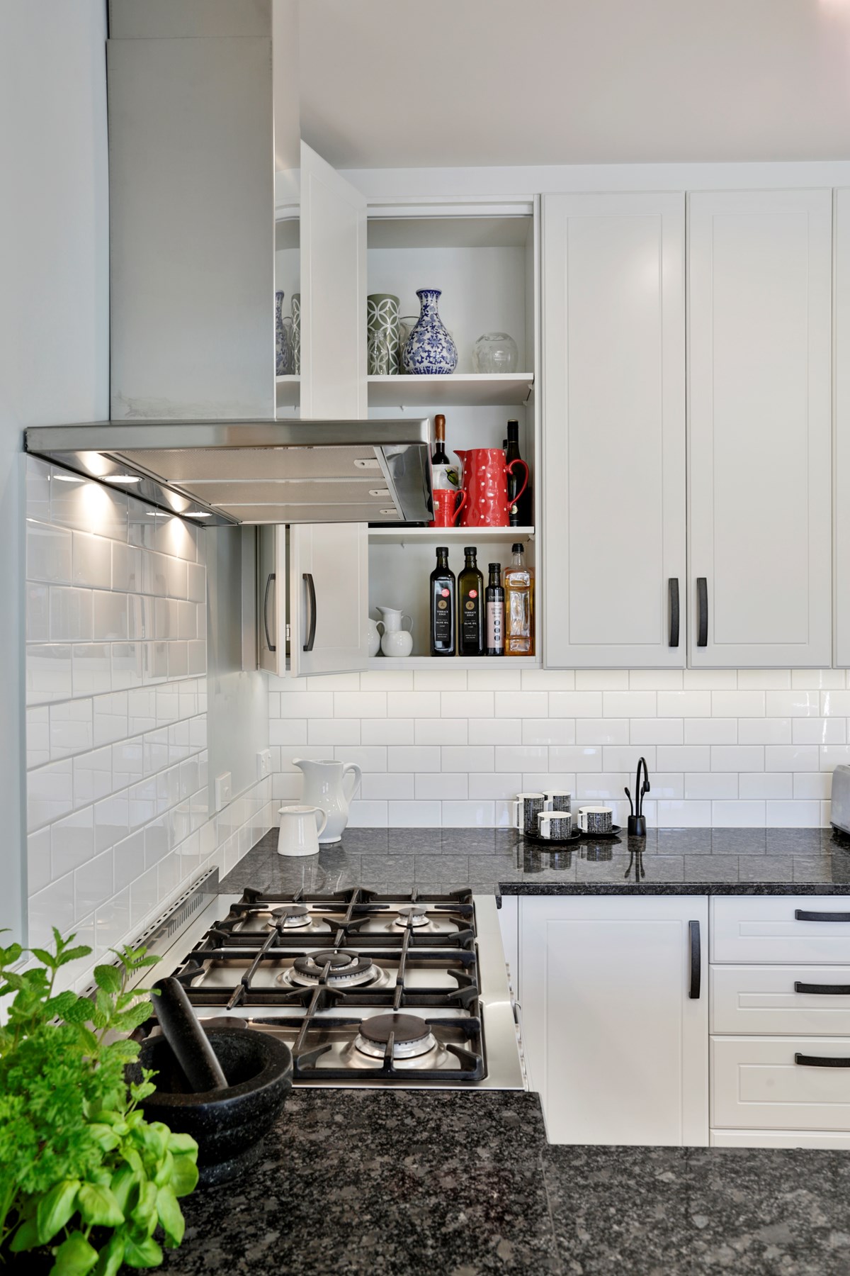 Capri Donna Hunter 4